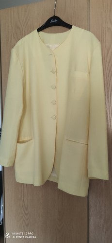 Schicker zitronengelber