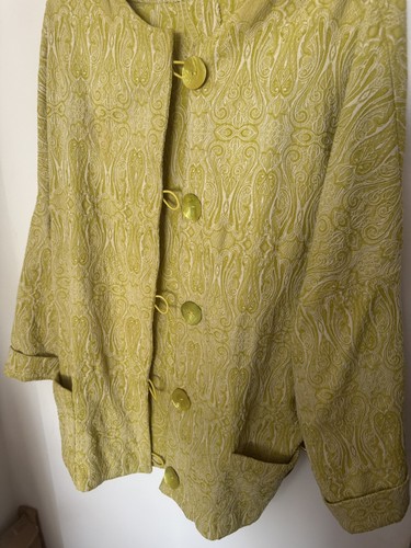 Gelber blazer mit - mit, ornamenten